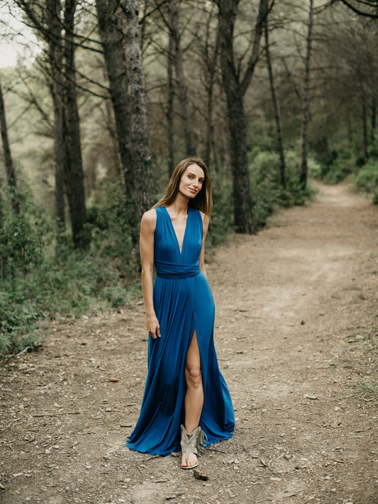 Robe longue multi-positions avec fente – élégance modulable