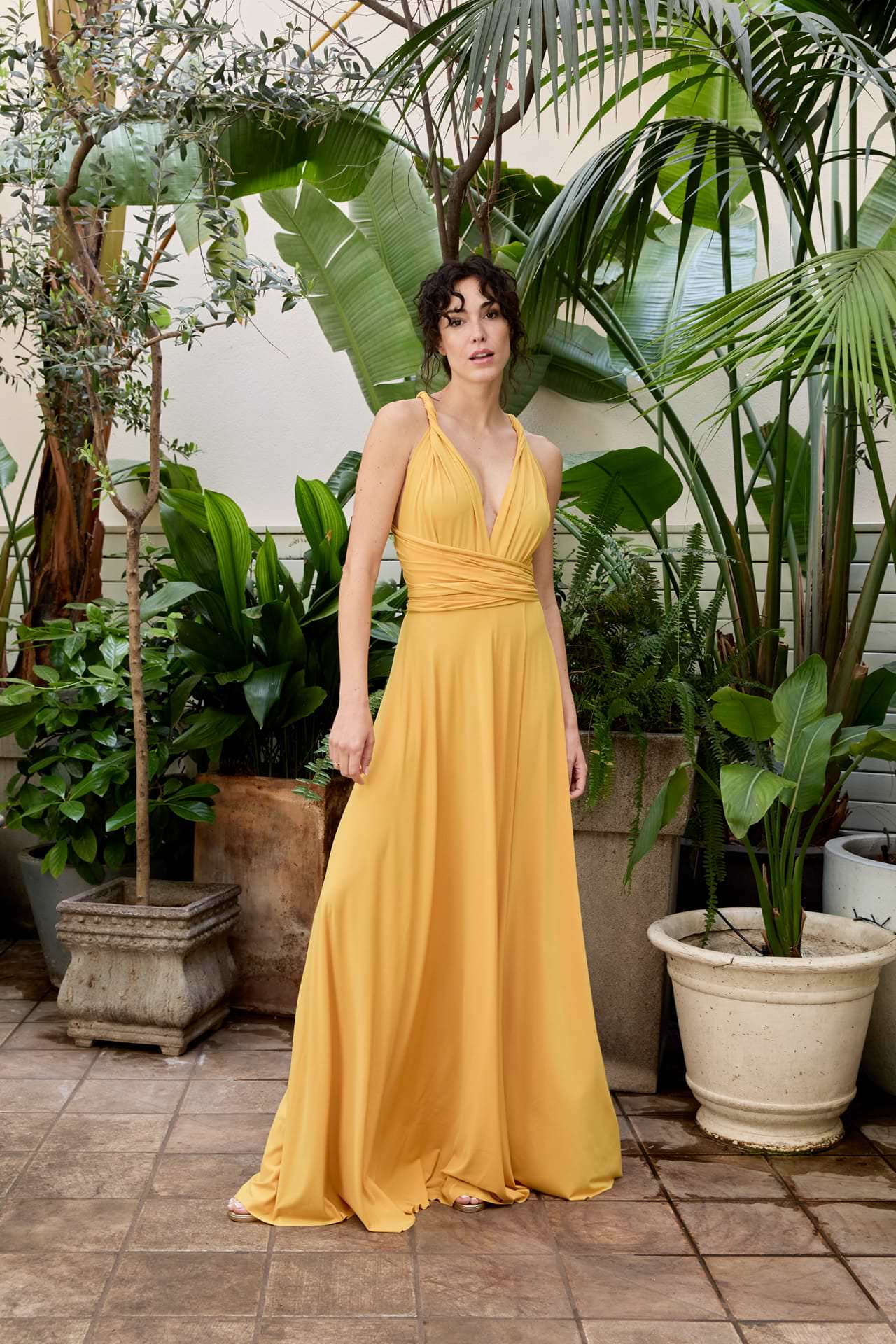 Robe longue multi-positions avec fente – élégance modulable
