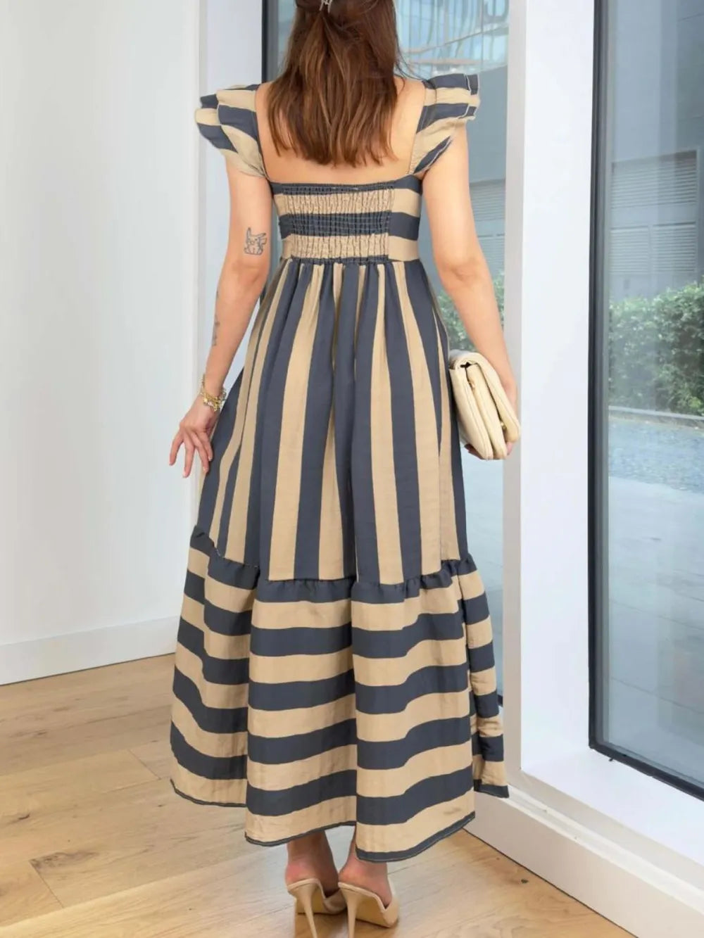 Robe midi ajustée – Rayures & élégance naturelle
