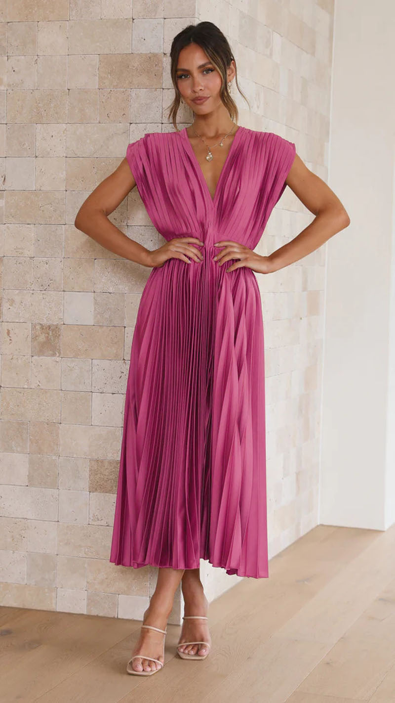 Robe longue plissée à col V – élégance lumineuse d’été