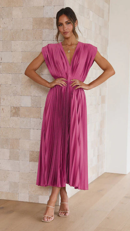 Robe longue plissée à col V – élégance lumineuse d’été