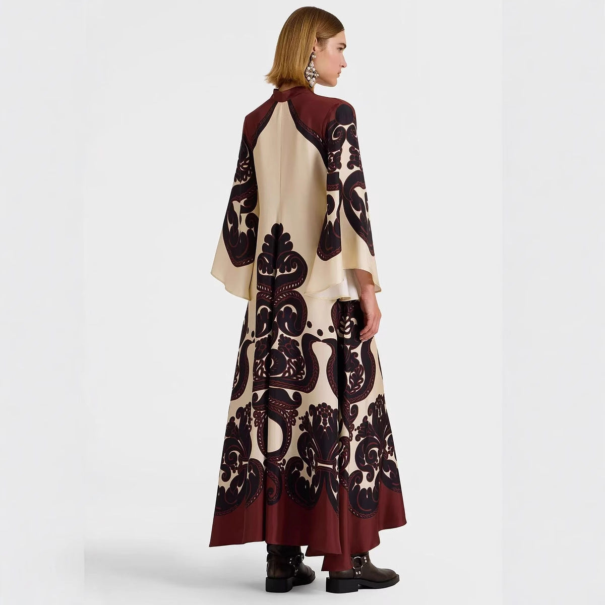 Robe longue fluide imprimée – style élégant et artistique