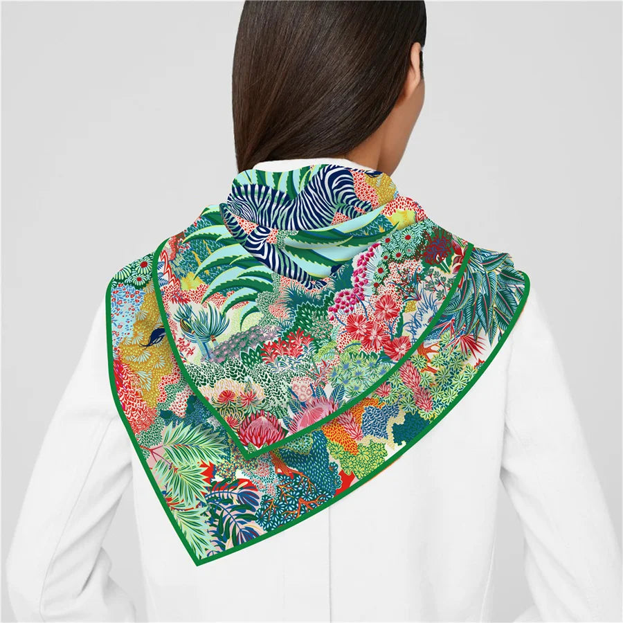 🧣 Foulard carré effet soie – Imprimé zèbre & style audacieux