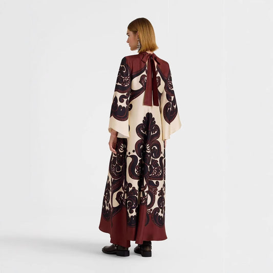 Robe longue fluide imprimée – style élégant et artistique