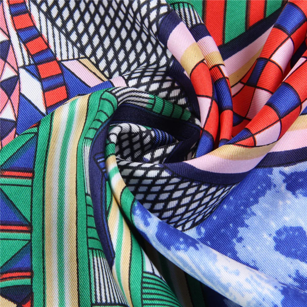🧣 Foulard carré en soie twill – Motif équestre & finition luxe