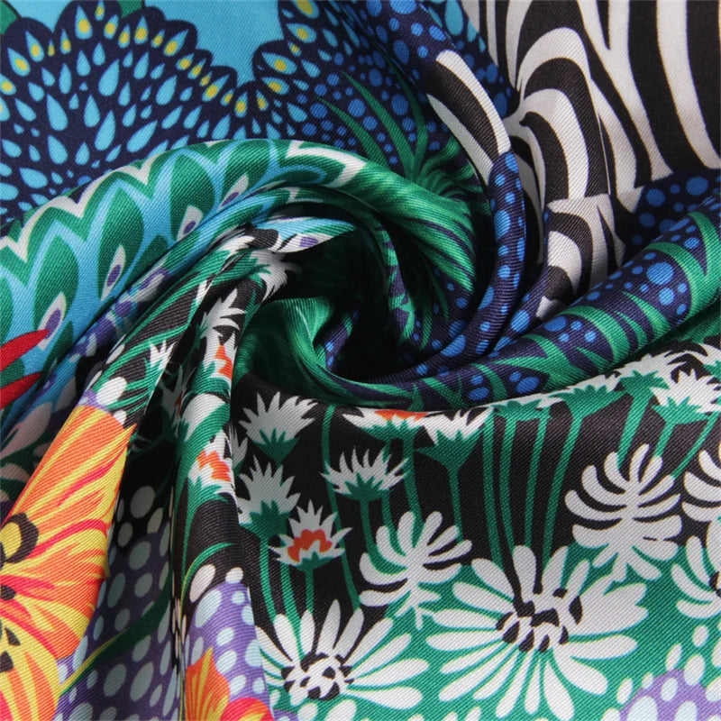 🧣 Foulard carré effet soie – Imprimé zèbre & style audacieux