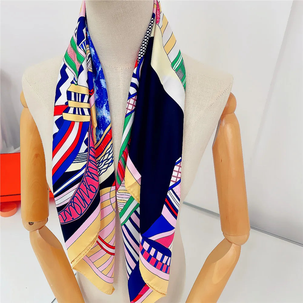 🧣 Foulard carré en soie twill – Motif équestre & finition luxe