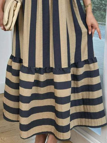 Robe midi ajustée – Rayures & élégance naturelle