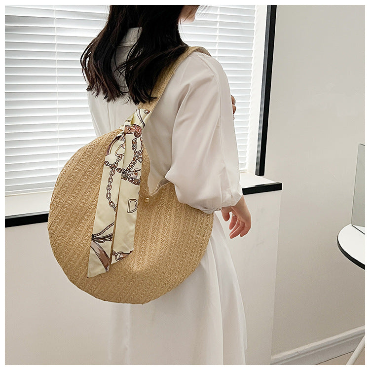 👜 Sac demi-lune en paille – Élégance naturelle & style estival