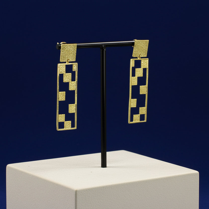 Pendientes CASSANDRE bañados en oro - Diseño con carácter-2