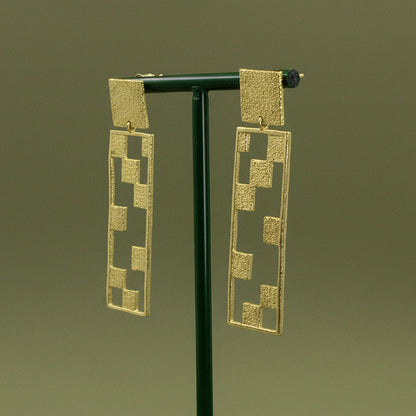 Pendientes CASSANDRE bañados en oro - Diseño con carácter-3