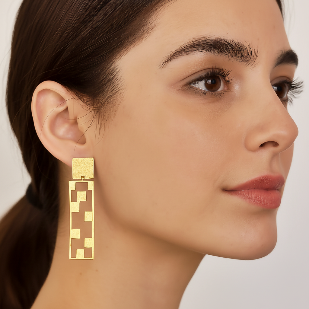 Pendientes CASSANDRE bañados en oro - Diseño con carácter-1