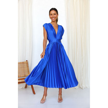Robe longue plissée à col V – élégance lumineuse d’été